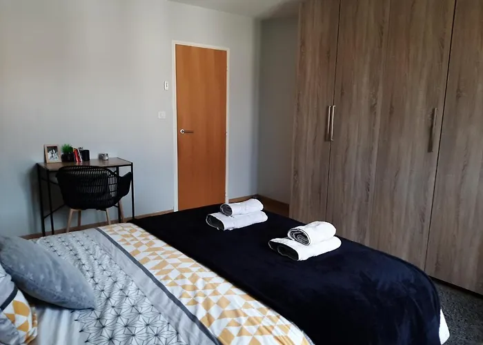 Chambre double dans maison chaleureuse et familiale